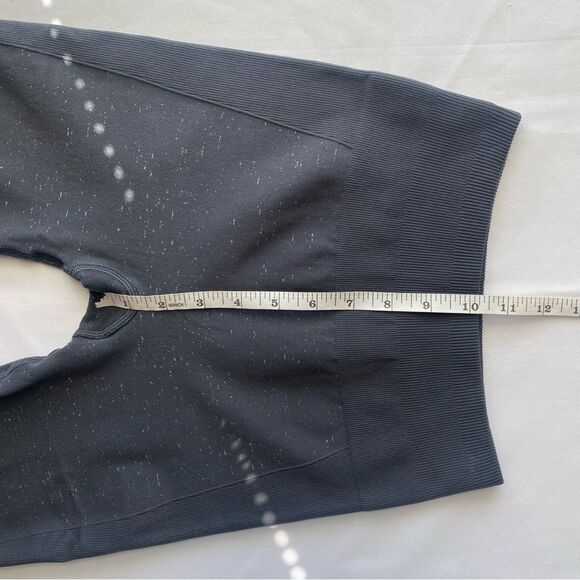 Lululemon Blue Tied/ White Free To Flow 7/8 Tight Size 2 - Picture 14 of 15